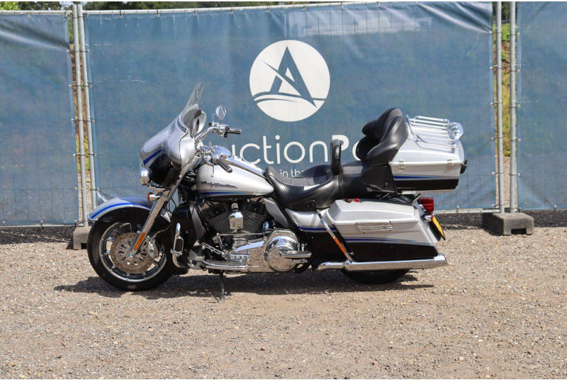 Harley-Davidson FLHTCUSE4 - Мотоцикл: фото 2 Harley-Davidson FLHTCUSE4 - Мотоцикл: фото 2