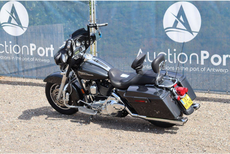 Harley-Davidson FLHX Street Glide - Мотоцикл: фото 3 Harley-Davidson FLHX Street Glide - Мотоцикл: фото 3