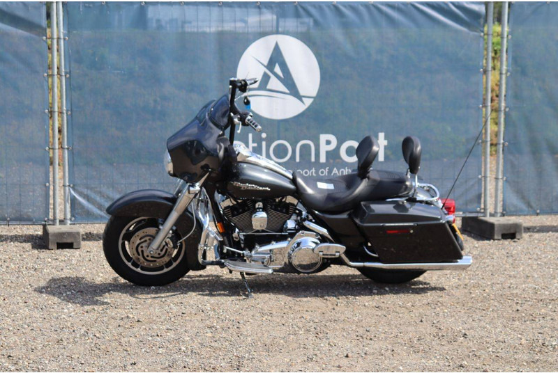 Harley-Davidson FLHX Street Glide - Мотоцикл: фото 1 Harley-Davidson FLHX Street Glide - Мотоцикл: фото 1