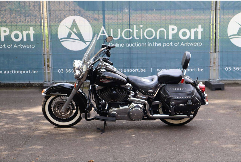 Harley-Davidson Heritage Softail Classic - Мотоцикл: фото 2 Harley-Davidson Heritage Softail Classic - Мотоцикл: фото 2