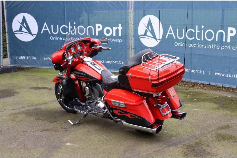 Harley-Davidson Ultra Classic CVO - Мотоцикл: фото 4 Harley-Davidson Ultra Classic CVO - Мотоцикл: фото 4