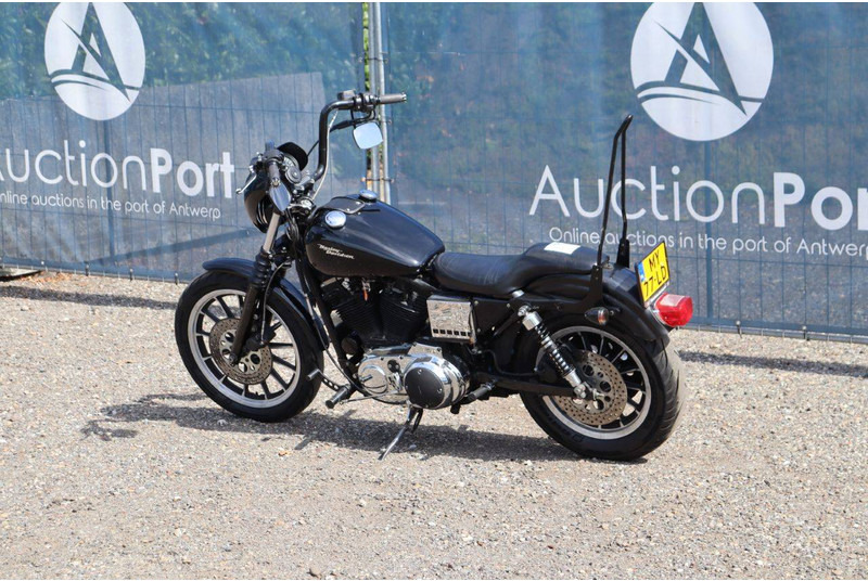 Harley-Davidson XLH 883 - Мотоцикл: фото 3 Harley-Davidson XLH 883 - Мотоцикл: фото 3