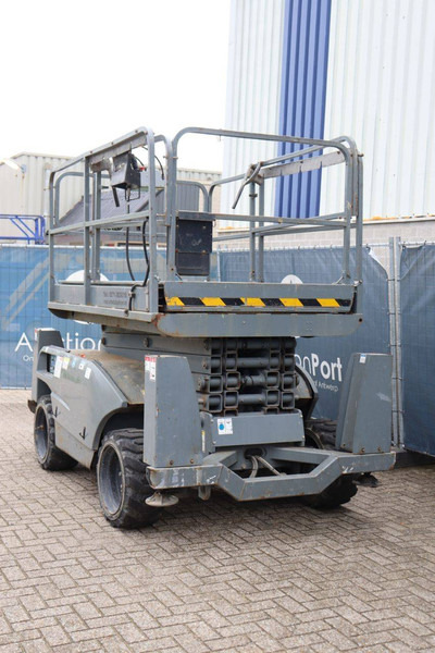 Haulotte Compact 12DX - Ножничный подъемник: фото 4 Haulotte Compact 12DX - Ножничный подъемник: фото 4