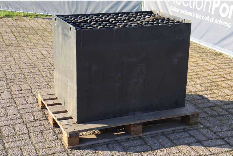 Hawker 80V 4 PZS 620 - Аккумулятор: фото 4 Hawker 80V 4 PZS 620 - Аккумулятор: фото 4