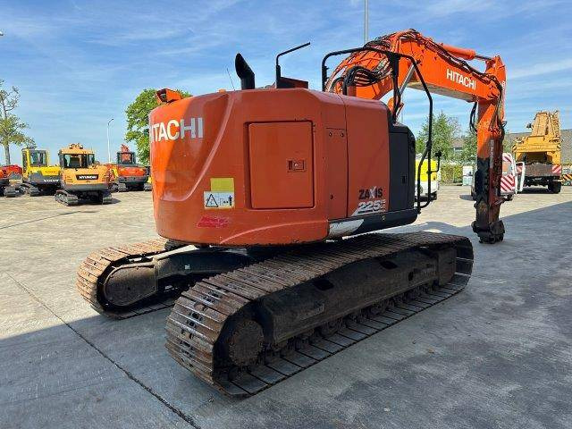 Hitachi ZX225USLC-6 - Гусеничный экскаватор: фото 4 Hitachi ZX225USLC-6 - Гусеничный экскаватор: фото 4
