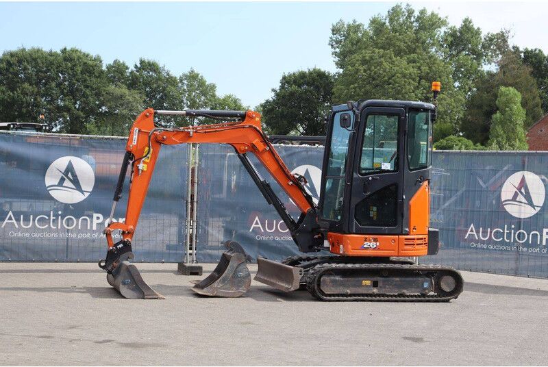 Hitachi ZX26U-6 CLR - Гусеничный экскаватор: фото 1 Hitachi ZX26U-6 CLR - Гусеничный экскаватор: фото 1