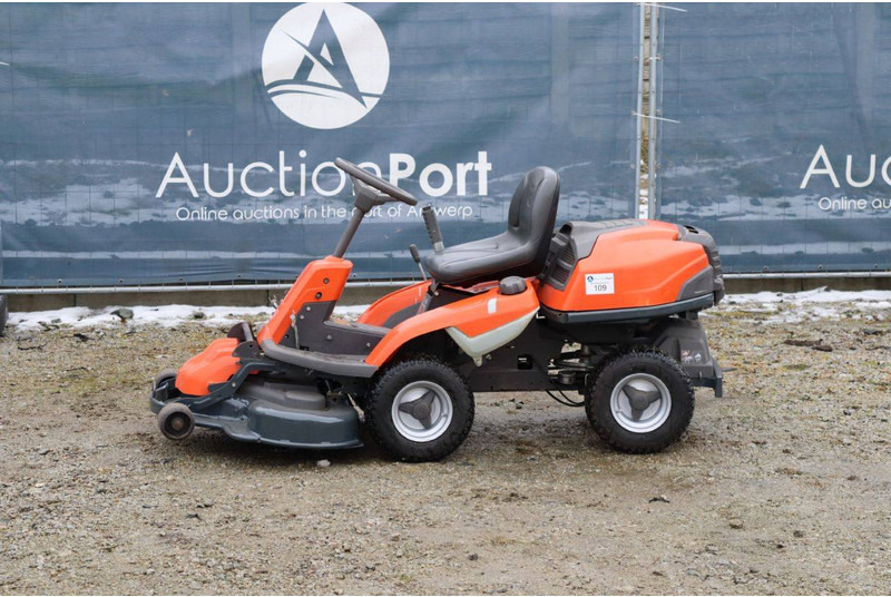 Husqvarna R215TH - Газонокосилка: фото 1 Husqvarna R215TH - Газонокосилка: фото 1