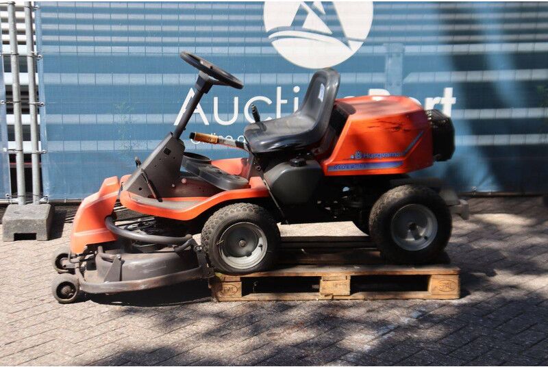 Husqvarna Rider T1 - Газонокосилка: фото 1 Husqvarna Rider T1 - Газонокосилка: фото 1