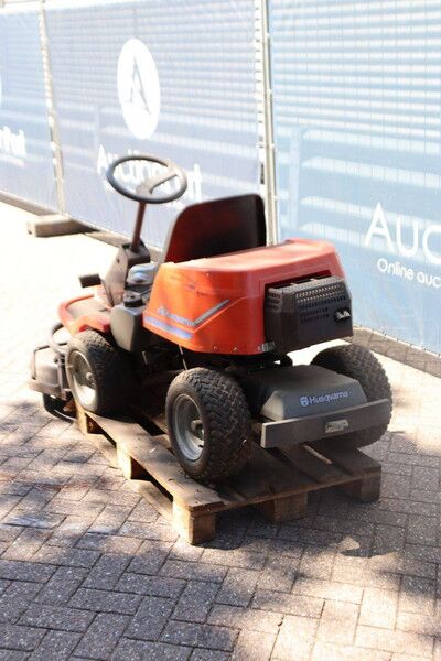 Husqvarna Rider T1 - Газонокосилка: фото 4 Husqvarna Rider T1 - Газонокосилка: фото 4