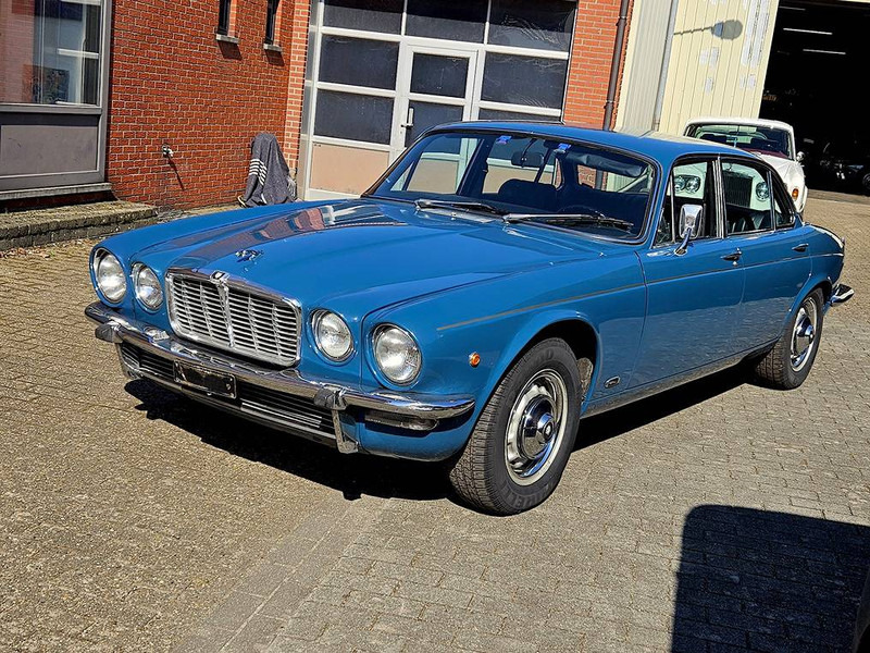 Jaguar XJ 4.2 Manual 4-Speed Overdrive - Легковой автомобиль: фото 1 Jaguar XJ 4.2 Manual 4-Speed Overdrive - Легковой автомобиль: фото 1