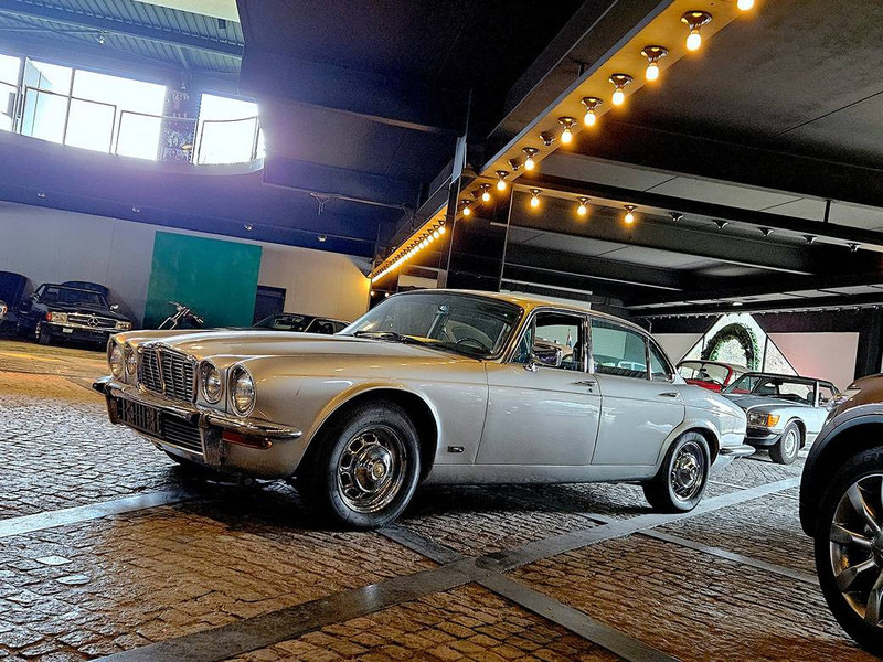 Jaguar XJ (series II) 4.2 Automatic - Легковой автомобиль: фото 2 Jaguar XJ (series II) 4.2 Automatic - Легковой автомобиль: фото 2