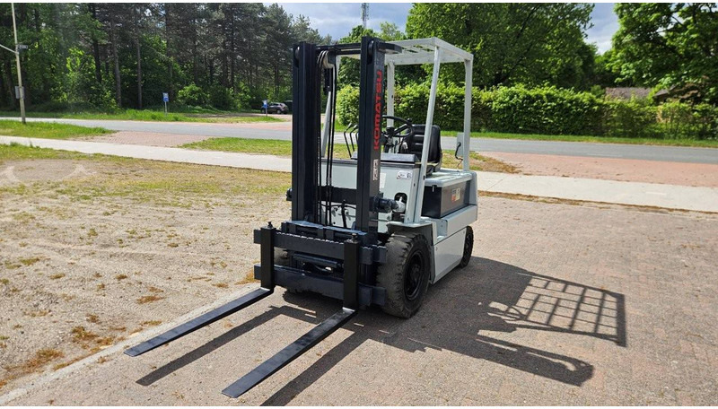 Komatsu FB 20-3 - Электропогрузчик: фото 2 Komatsu FB 20-3 - Электропогрузчик: фото 2