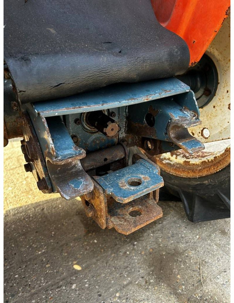 Kubota B1600E - Трактор: фото 3 Kubota B1600E - Трактор: фото 3