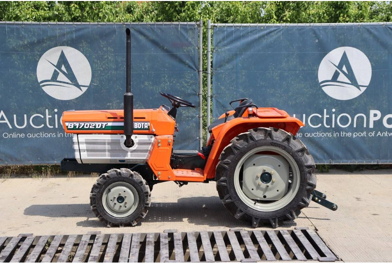 Kubota B1702DT - Трактор: фото 2 Kubota B1702DT - Трактор: фото 2