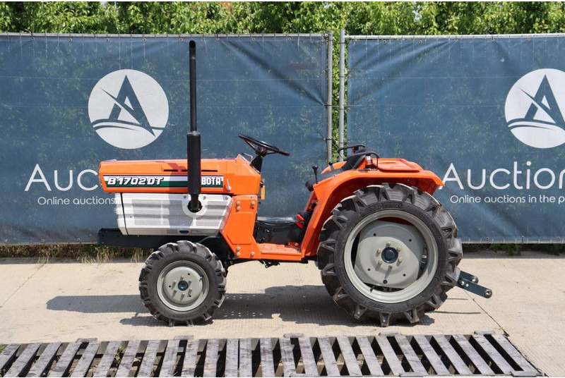 Kubota B1702DT - Трактор: фото 2 Kubota B1702DT - Трактор: фото 2