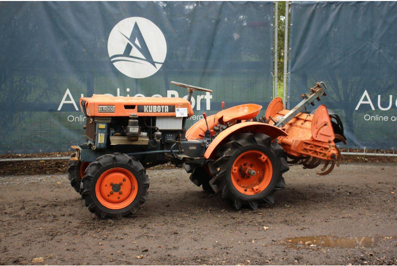 Kubota B6000 - Трактор: фото 1 Kubota B6000 - Трактор: фото 1