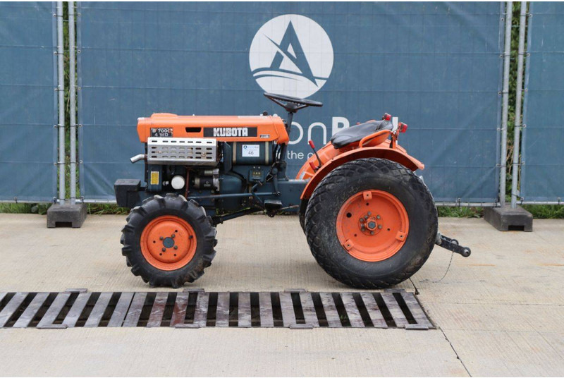 Kubota B7000 - Трактор: фото 2 Kubota B7000 - Трактор: фото 2