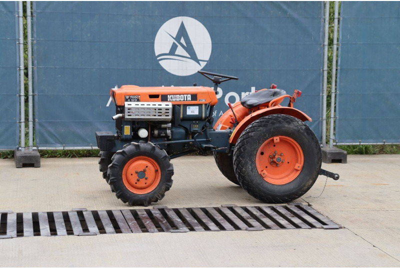 Kubota B7000 - Трактор: фото 1 Kubota B7000 - Трактор: фото 1