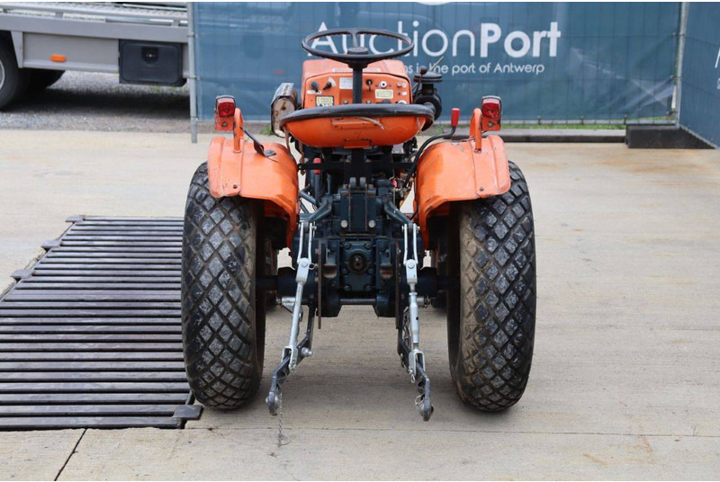 Kubota B7000 - Трактор: фото 5 Kubota B7000 - Трактор: фото 5