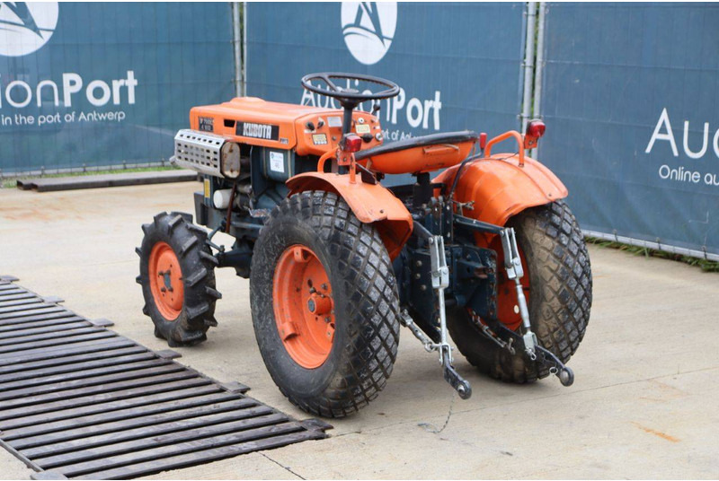 Kubota B7000 - Трактор: фото 4 Kubota B7000 - Трактор: фото 4