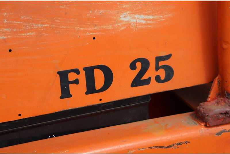 Дизельный погрузчик Mitsubishi FD25: фото 16 Дизельный погрузчик Mitsubishi FD25: фото 16