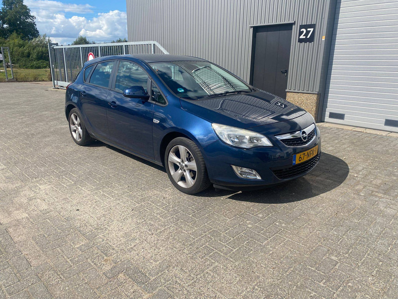 Opel Astra 1.6 - Седан: фото 5 Opel Astra 1.6 - Седан: фото 5