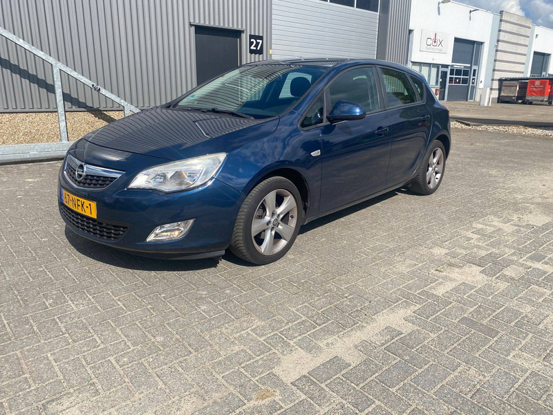 Opel Astra 1.6 - Седан: фото 1 Opel Astra 1.6 - Седан: фото 1