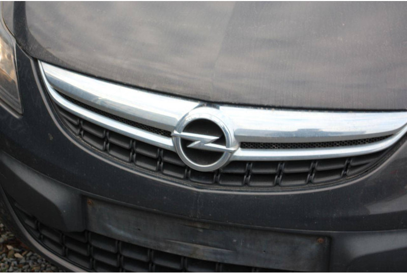 Седан Opel Corsa: фото 10