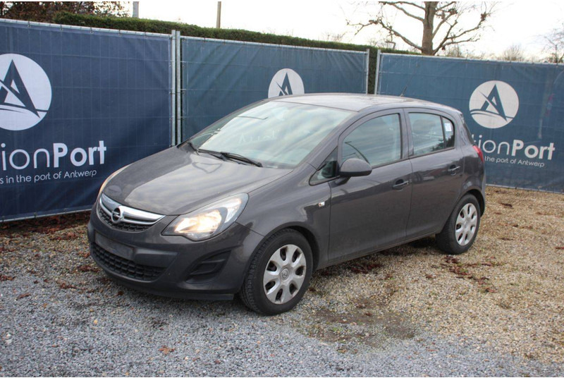 Седан Opel Corsa: фото 8