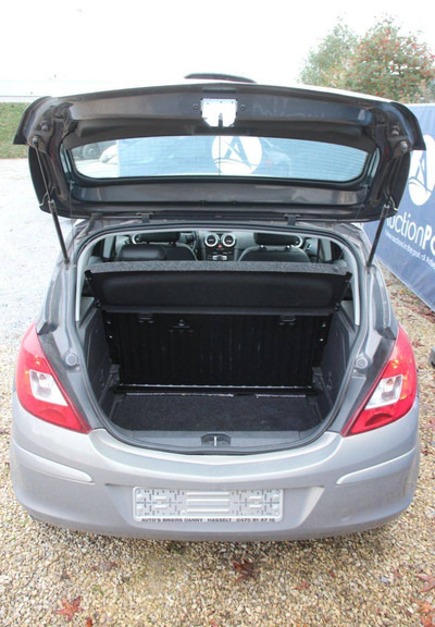 Седан Opel Corsa: фото 15