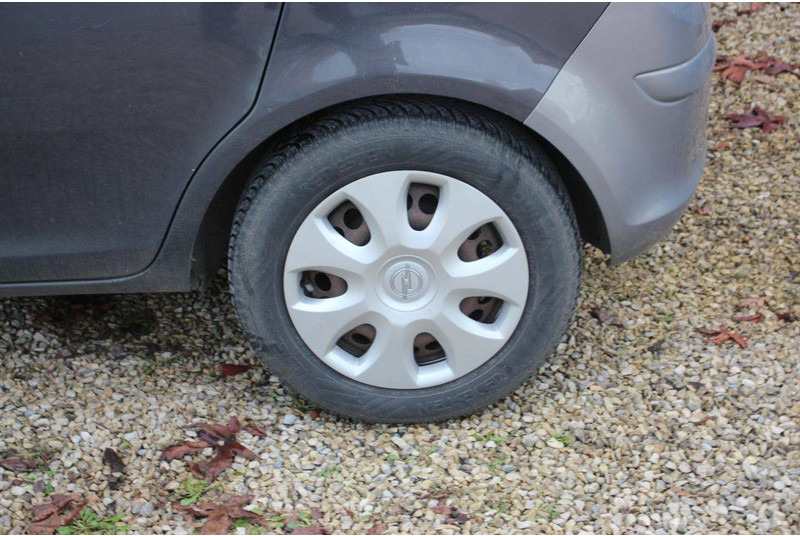 Седан Opel Corsa: фото 13