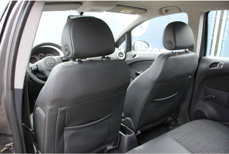 Седан Opel Corsa: фото 20