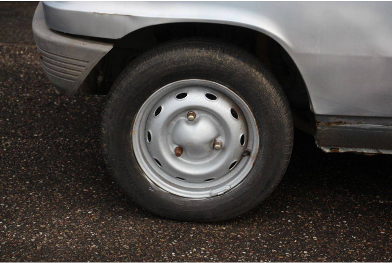 Седан Renault 5: фото 10