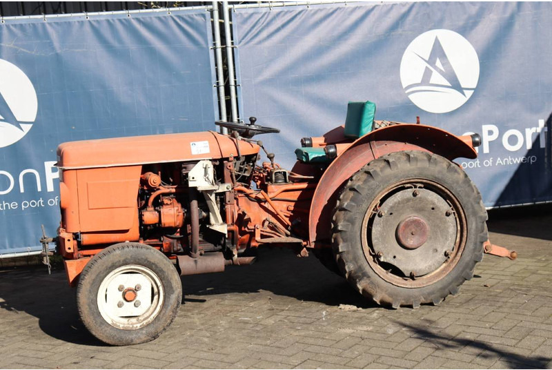 Renault - Трактор: фото 2 Renault - Трактор: фото 2