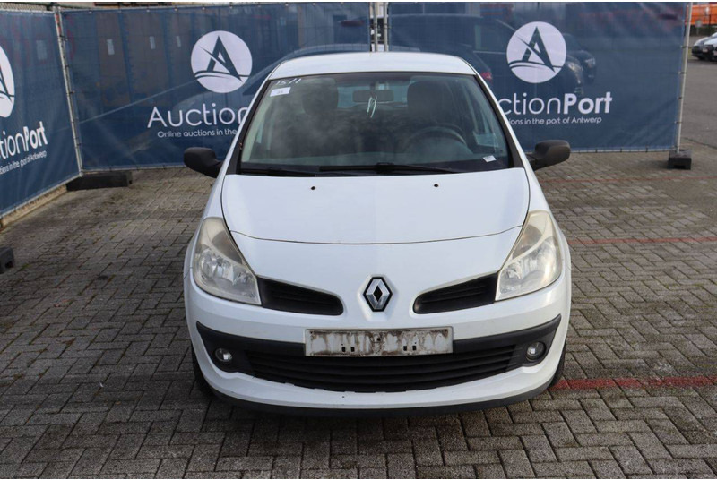 Седан Renault Clio: фото 9