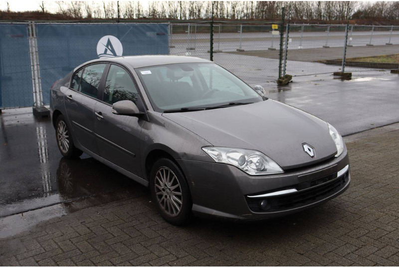 Седан Renault Laguna: фото 8