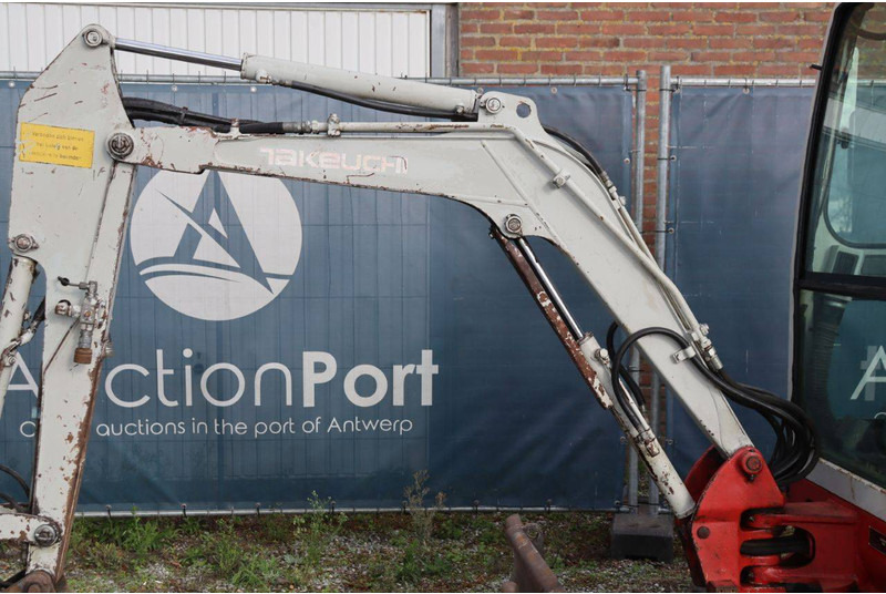 Гусеничный экскаватор Takeuchi TB016: фото 16 Гусеничный экскаватор Takeuchi TB016: фото 16