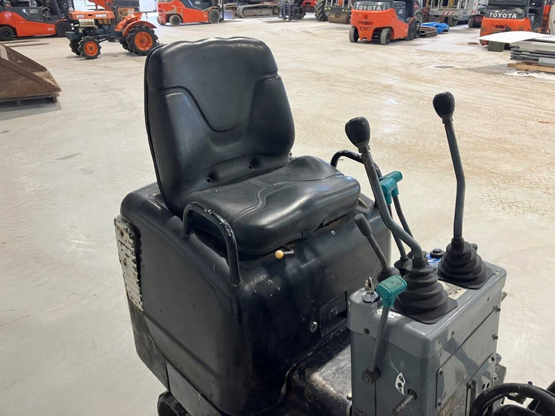 Мини-экскаватор Takeuchi TB108: фото 9 Мини-экскаватор Takeuchi TB108: фото 9