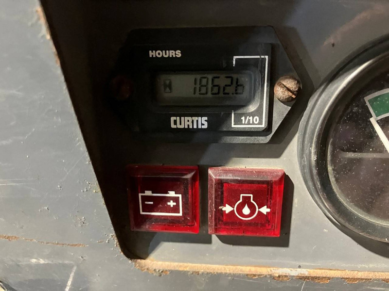 Мини-экскаватор Takeuchi TB108: фото 10 Мини-экскаватор Takeuchi TB108: фото 10