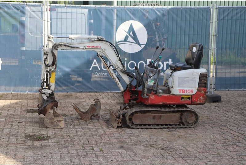 Takeuchi TB108 - Мини-экскаватор: фото 1 Takeuchi TB108 - Мини-экскаватор: фото 1