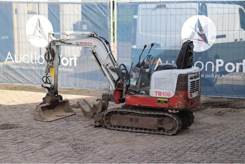 Takeuchi TB108 - Мини-экскаватор: фото 3 Takeuchi TB108 - Мини-экскаватор: фото 3