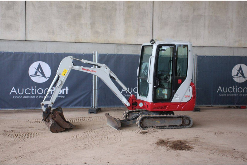 Takeuchi TB216 - Мини-экскаватор: фото 1 Takeuchi TB216 - Мини-экскаватор: фото 1