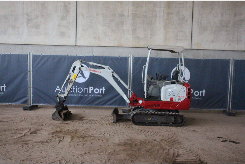 Takeuchi TB216 - Мини-экскаватор: фото 2 Takeuchi TB216 - Мини-экскаватор: фото 2