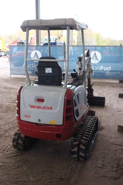 Takeuchi TB216 - Мини-экскаватор: фото 5 Takeuchi TB216 - Мини-экскаватор: фото 5