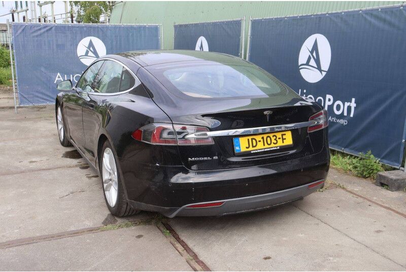 Tesla Model S - Седан: фото 4 Tesla Model S - Седан: фото 4