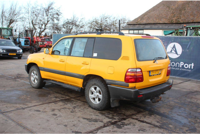 Toyota Land Cruiser 100 4.2TD AUT+SRW - Внедорожник: фото 3 Toyota Land Cruiser 100 4.2TD AUT+SRW - Внедорожник: фото 3