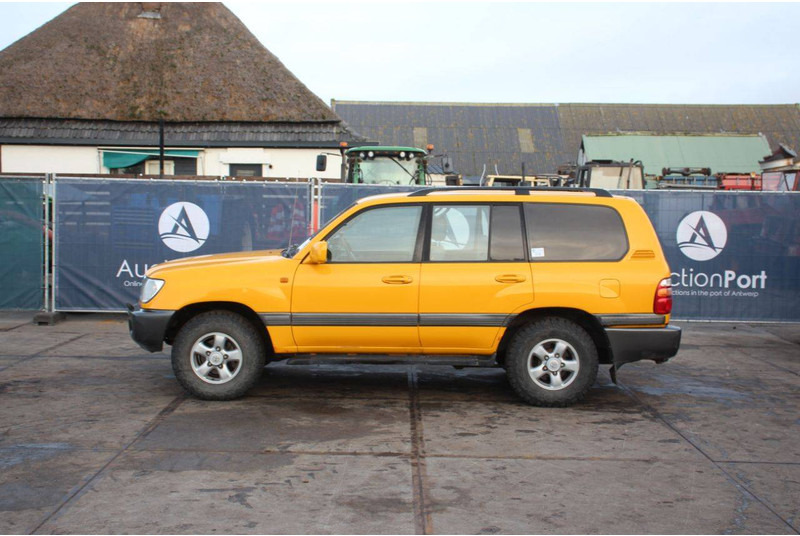 Toyota Land Cruiser 100 4.2TD AUT+SRW - Внедорожник: фото 2 Toyota Land Cruiser 100 4.2TD AUT+SRW - Внедорожник: фото 2