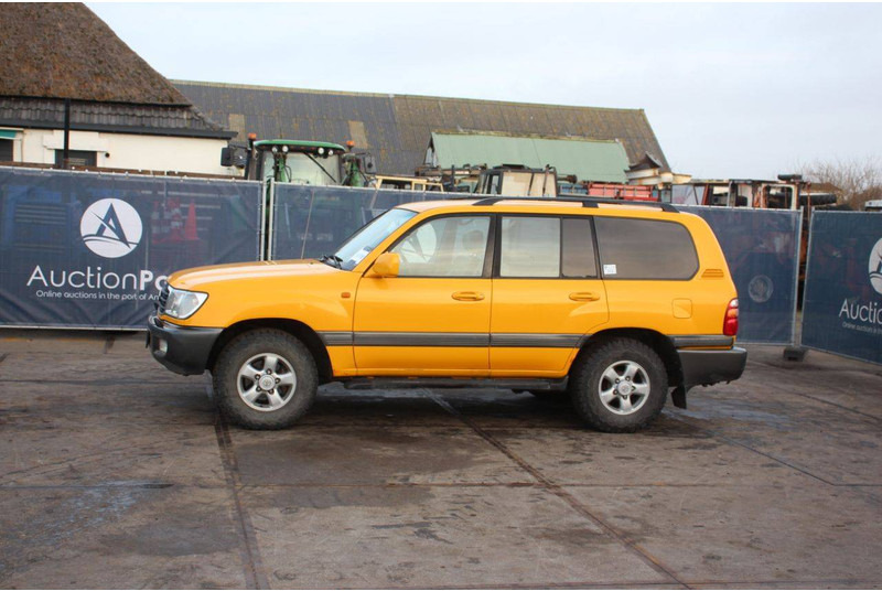 Toyota Land Cruiser 100 4.2TD AUT+SRW - Внедорожник: фото 1 Toyota Land Cruiser 100 4.2TD AUT+SRW - Внедорожник: фото 1