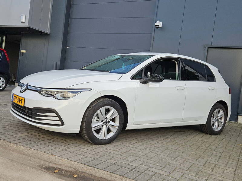 Volkswagen Golf 8 eTSI - Седан: фото 2 Volkswagen Golf 8 eTSI - Седан: фото 2