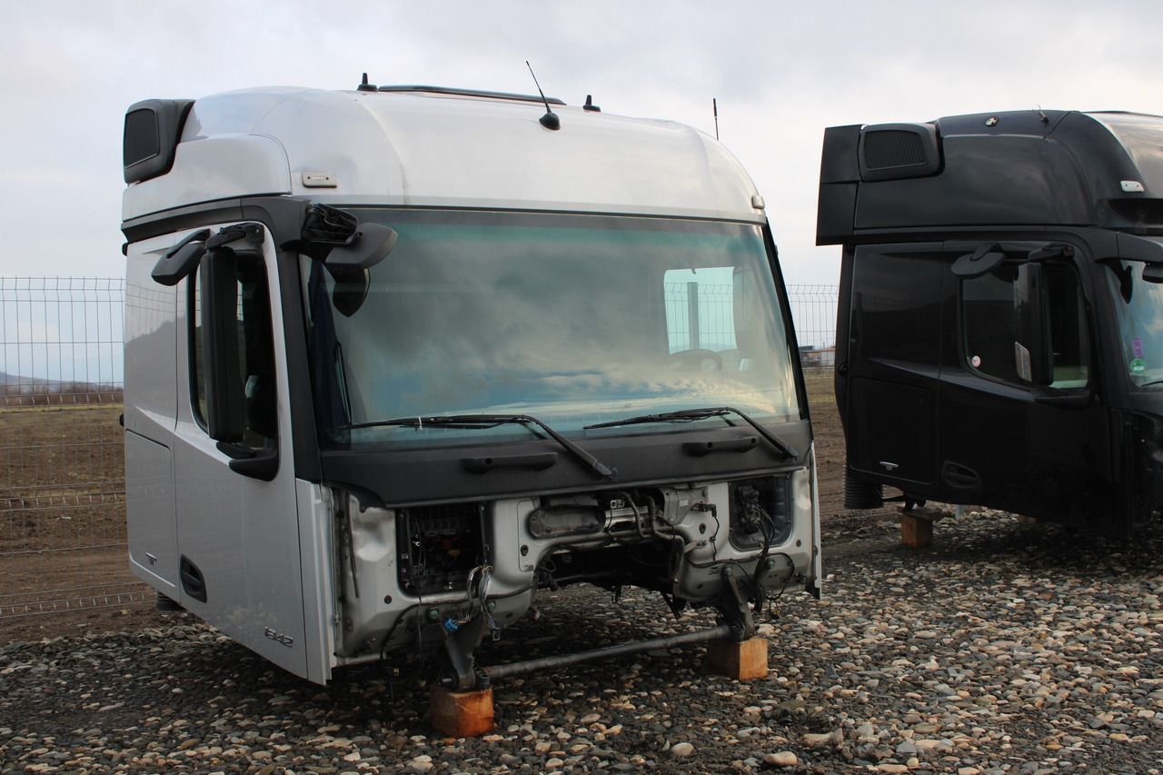 CABINA MERCEDES ACTROS MP4 STREAMSPACE 2.5 - Кабина для Грузовиков: фото 2 CABINA MERCEDES ACTROS MP4 STREAMSPACE 2.5 - Кабина для Грузовиков: фото 2